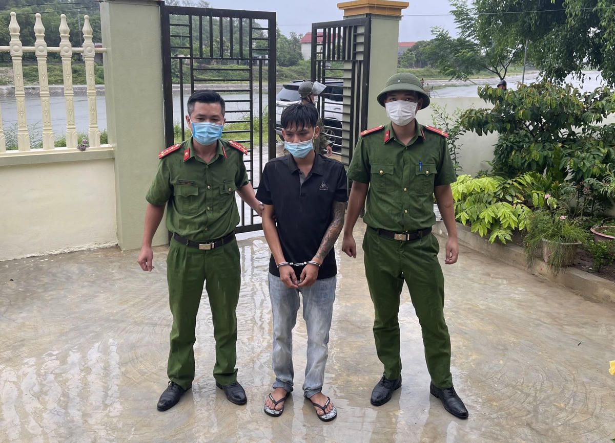 Công an bắt giữ Nguyễn Văn Cường.