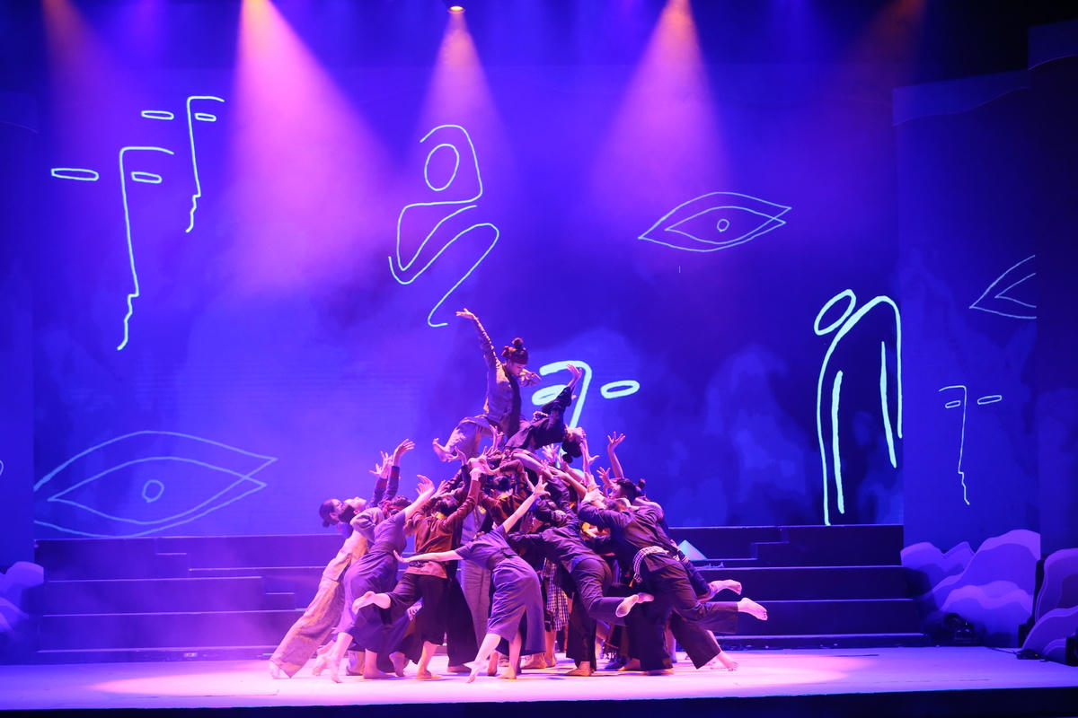 Tiết mục múa "Bình minh Đất Việt". Ảnh: Trần Huấn