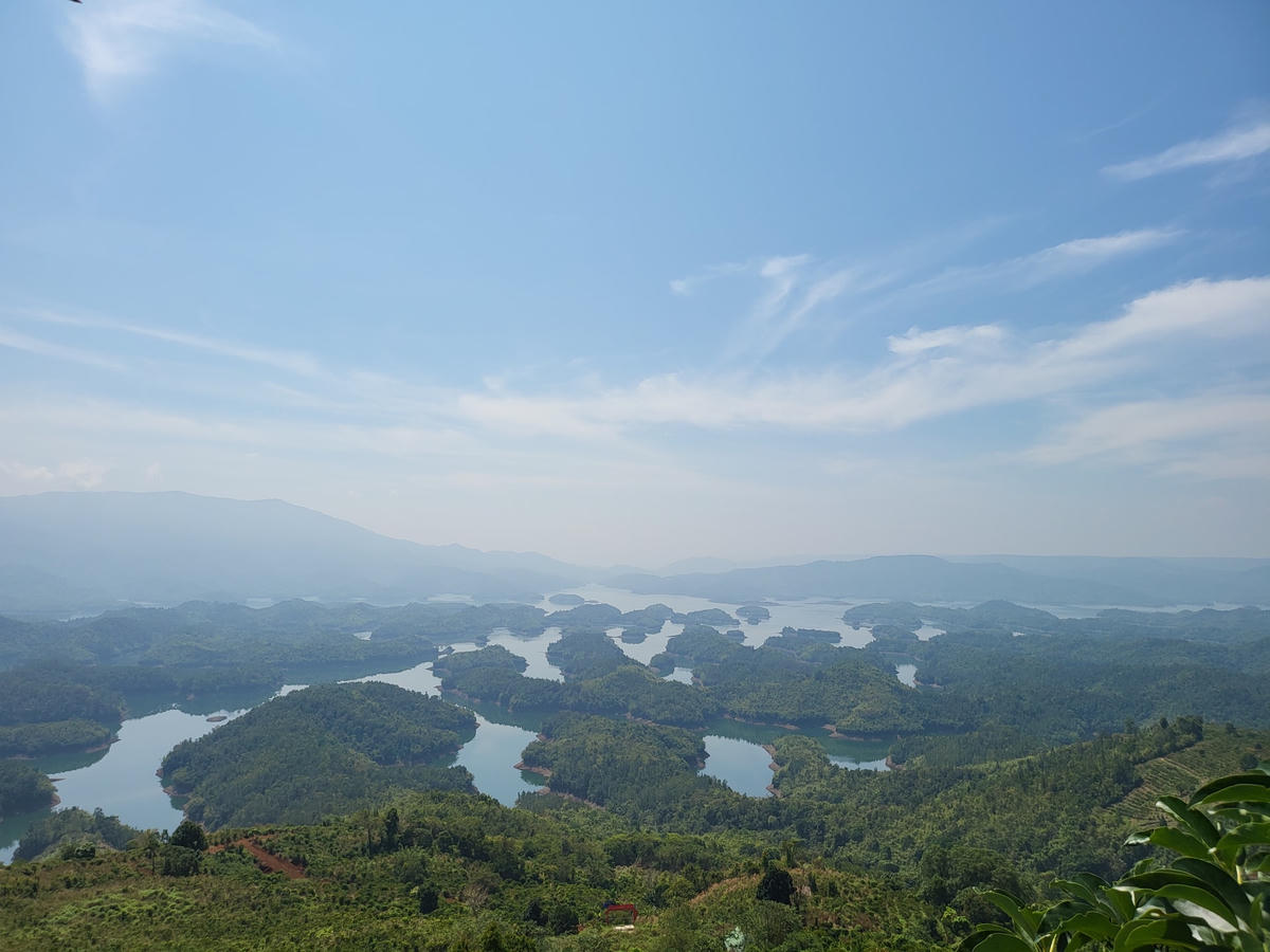 Phong cảnh hồ Tà Đùng.