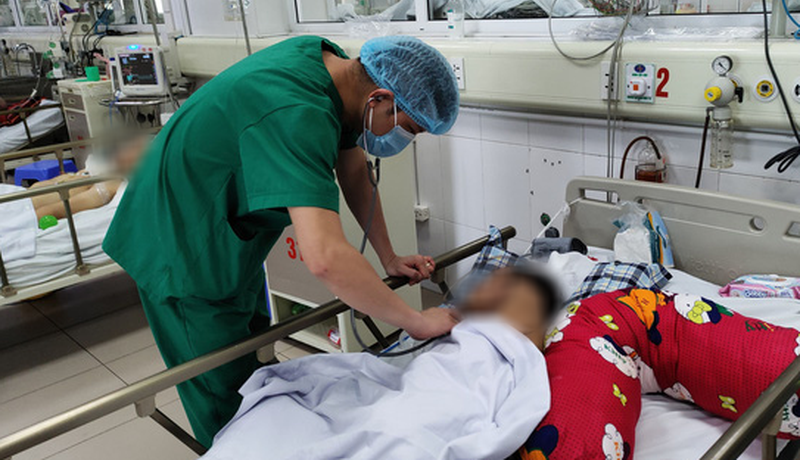 Điều trị cho bệnh nhân tại BV Bệnh Nhệt đới Trung ương.