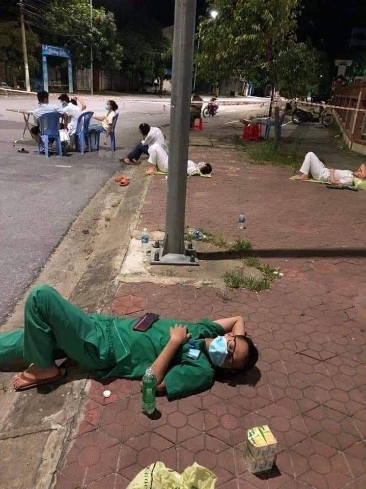 Do vậy, ngoài quỹ chung phòng chống Covid-19, Ủy ban MTTQ tỉnh Nghệ An mong muốn các đơn vị, doanh nghiệp, các nhà hảo tâm ủng hộ thêm cho Qũy "ủng hộ lực lượng tuyến đầu" nhằm kịp thời động viện lực lượng này hoàn thành nhiệm vụ.