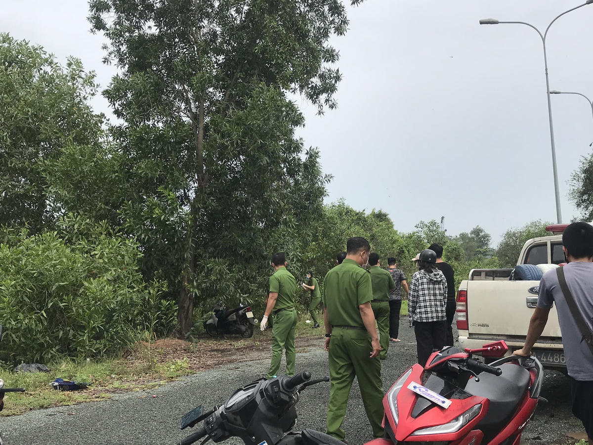Công an khám nghiệm hiện trường. Ảnh: TL