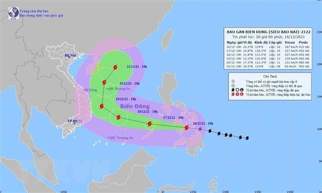 Bản đồ đường đi của siêu bão RAI trên biển Đông. (Ảnh: TTXVN phát)