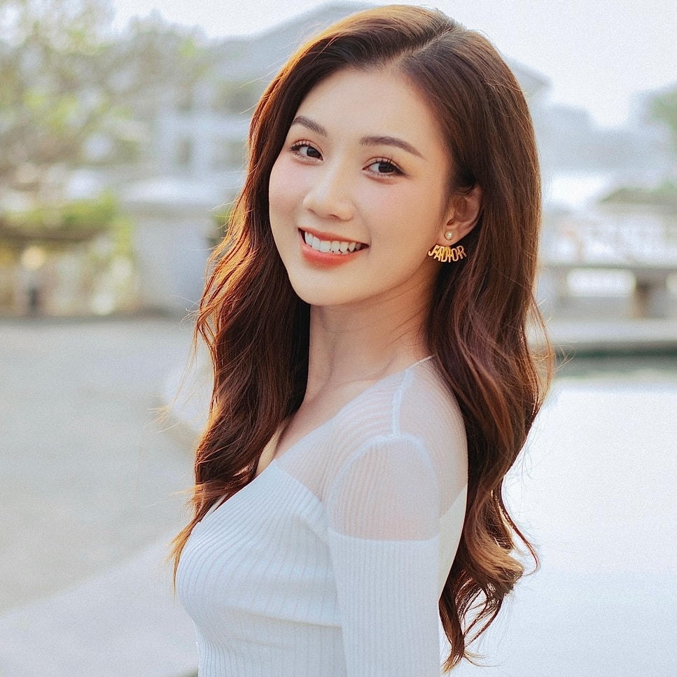 Ngoài đời nữ chính Ngọc Anh sở hữu gu thời trang gợi cảm, quyến rũ. 