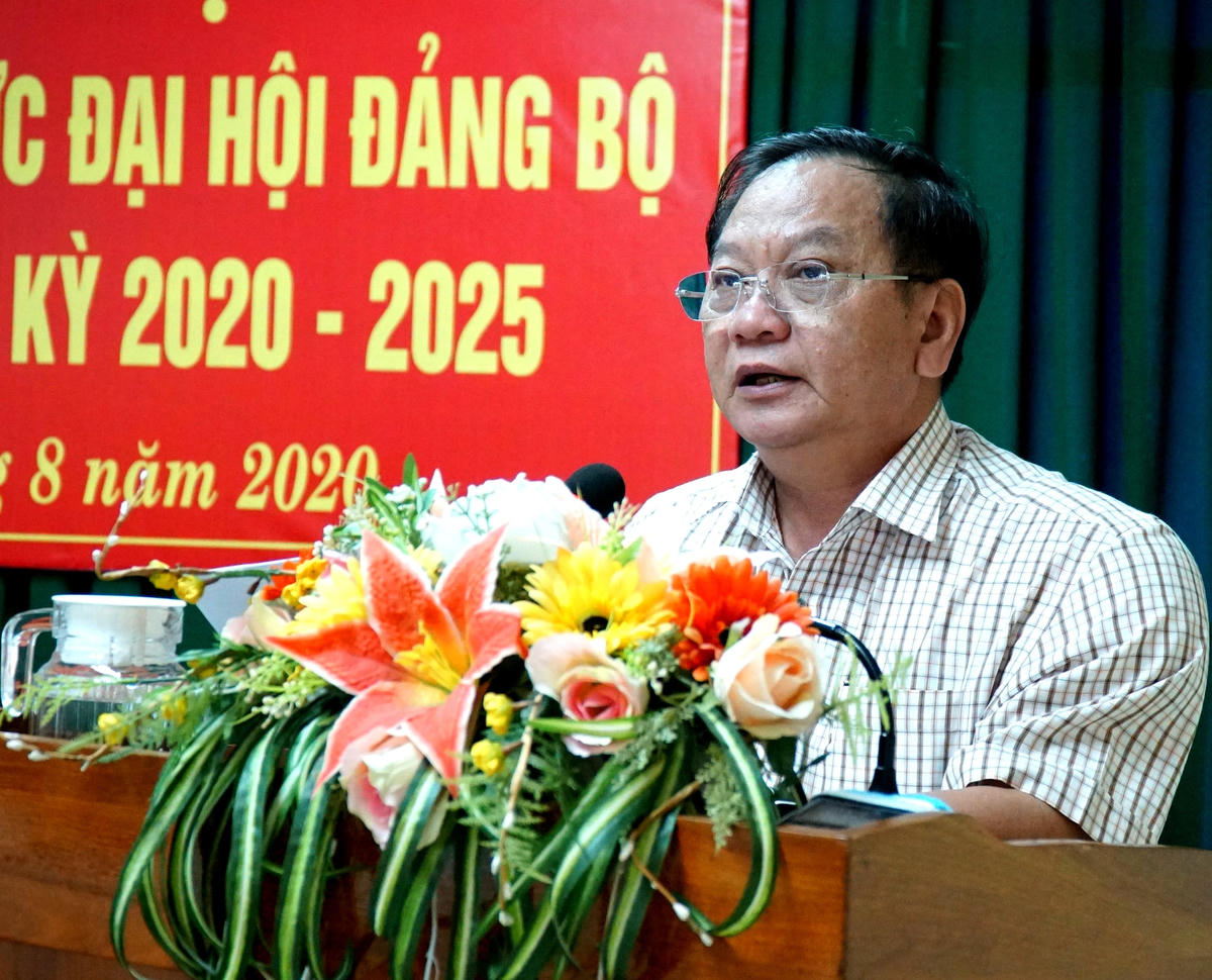 Bí thư Thành uỷ Cần Thơ Trần Quốc Trung phát biểu chỉ đạo hội nghị.