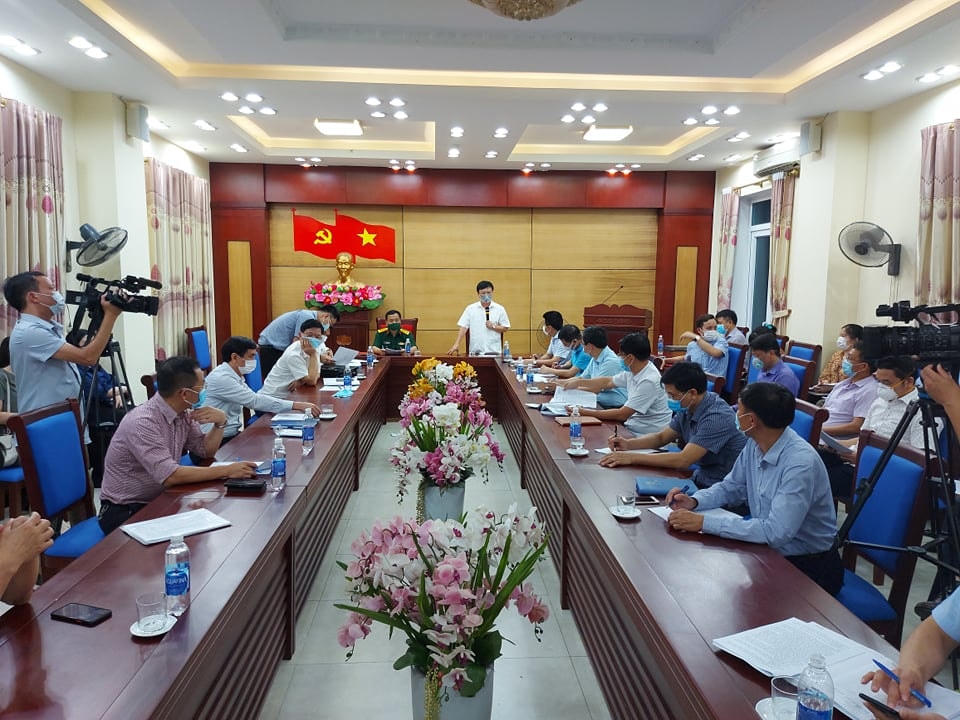 Lãnh đạo tỉnh Nghệ An và Tx Hoàng Mai họp khẩn sau khi xuất hiện ca nhiễm Covid-19 lần đầu tiên trong cộng đồng.