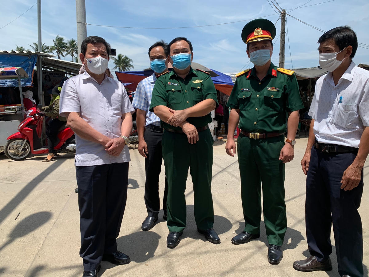 Ông Minh chỉ đạo các ngành chức năng tăng cường phòng, chống dịch Covid-19.