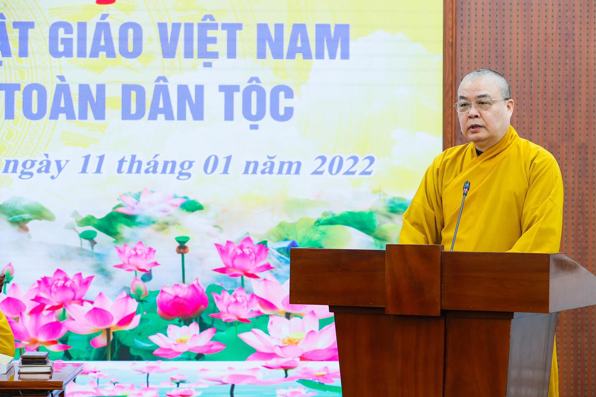 Hòa thượng Thích Thanh Nhiễu - Phó Chủ tịch Thường trực Hội đồng trị sự Giáo hội Phật giáo Việt Nam tham luận tại Hội thảo.