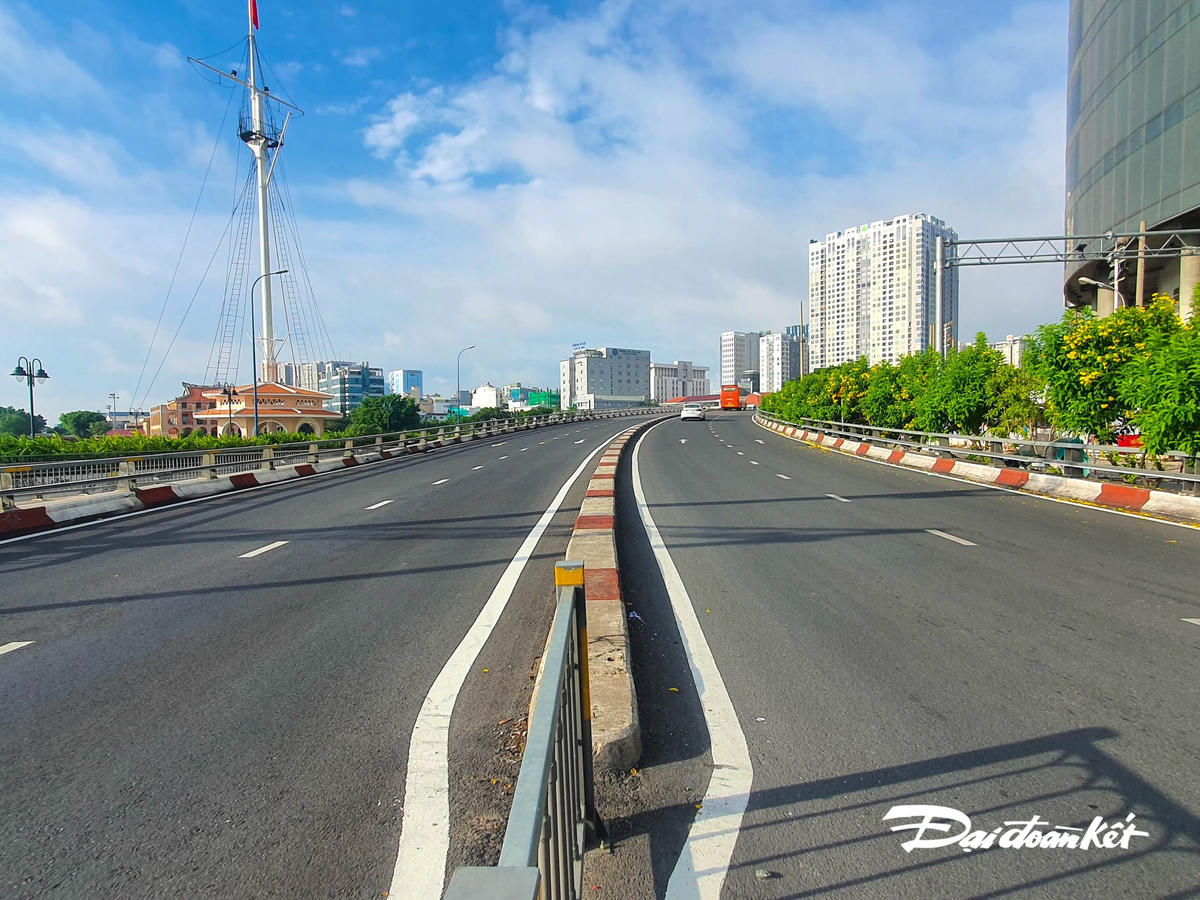 Cầu Khánh Hội, quận 1.