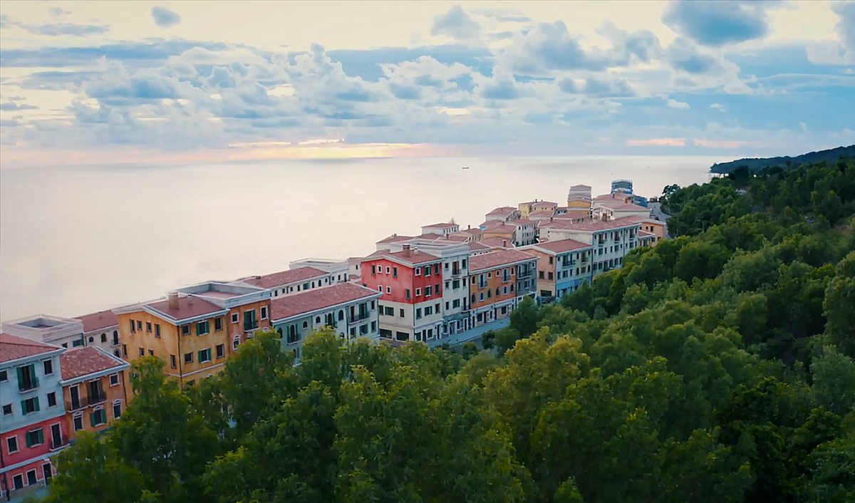 Sun Premier Village Primavera bên bờ biển Nam Phú Quốc.
