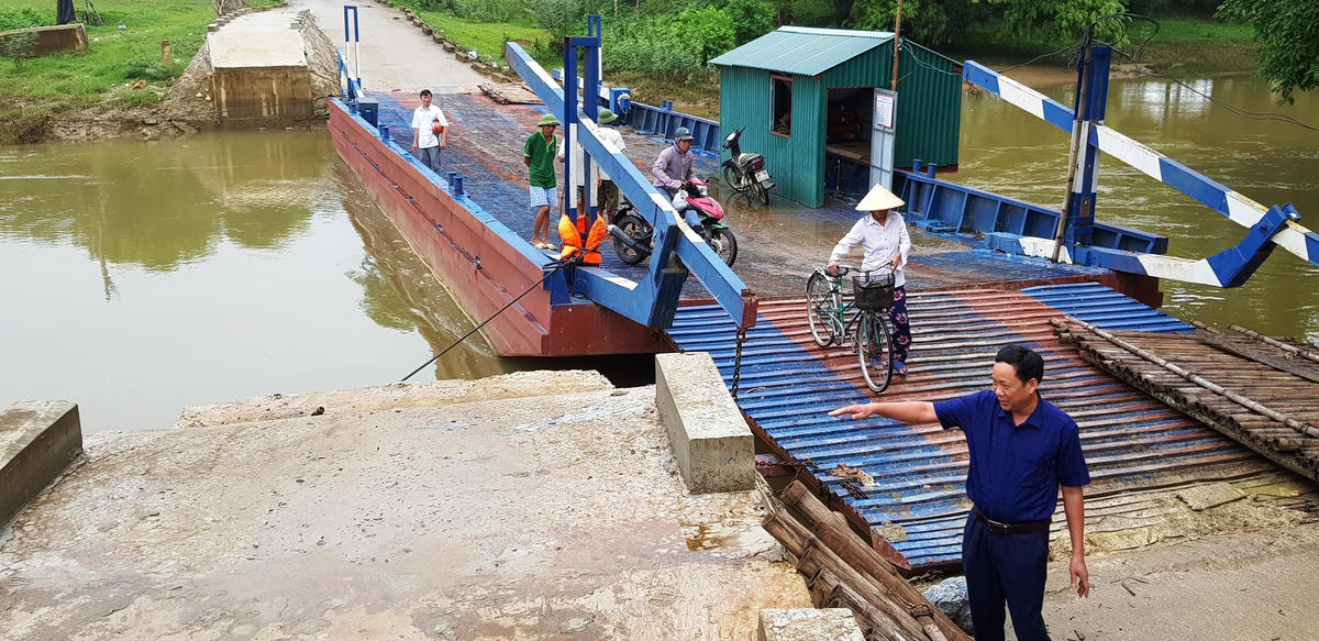 Chiếc cầu phao được xây dựng lên đến hơn 4 tỉ đồng tại xã Thiệu Long.