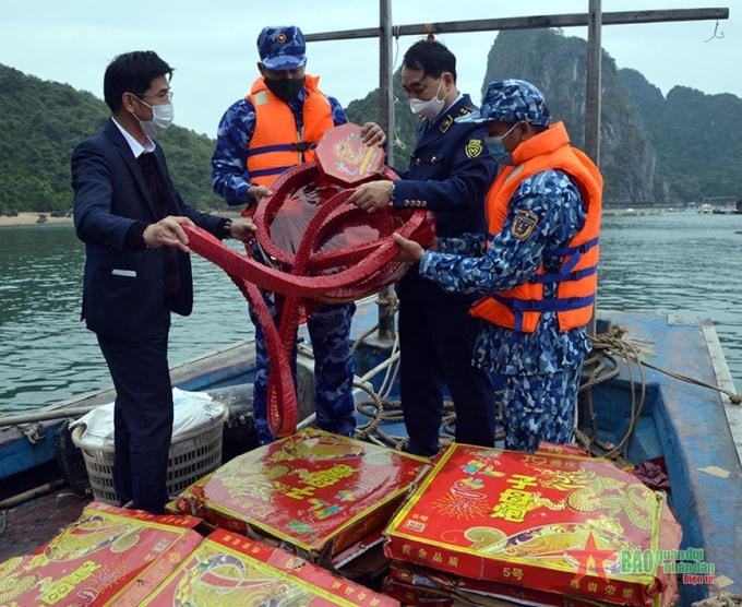 Lực lượng chức năng đã phát hiện, thu giữ gần 300 kg pháo nổ trái phép.