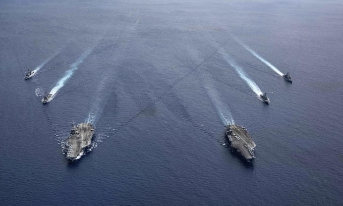 Nhóm tác chiến tàu sân bay USS Ronald Reagan và USS Nimitz diễn tập trên Biển Đông ngày 6/7. Ảnh: US Navy. 