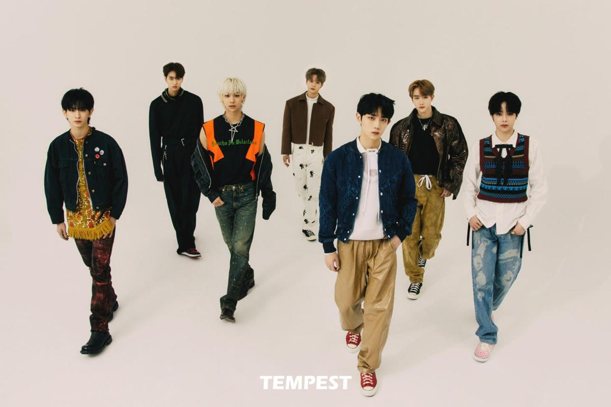 Hanbin là thành viên của nhóm nhảy Tempest chuẩn bị debut tại Hàn Quốc. 