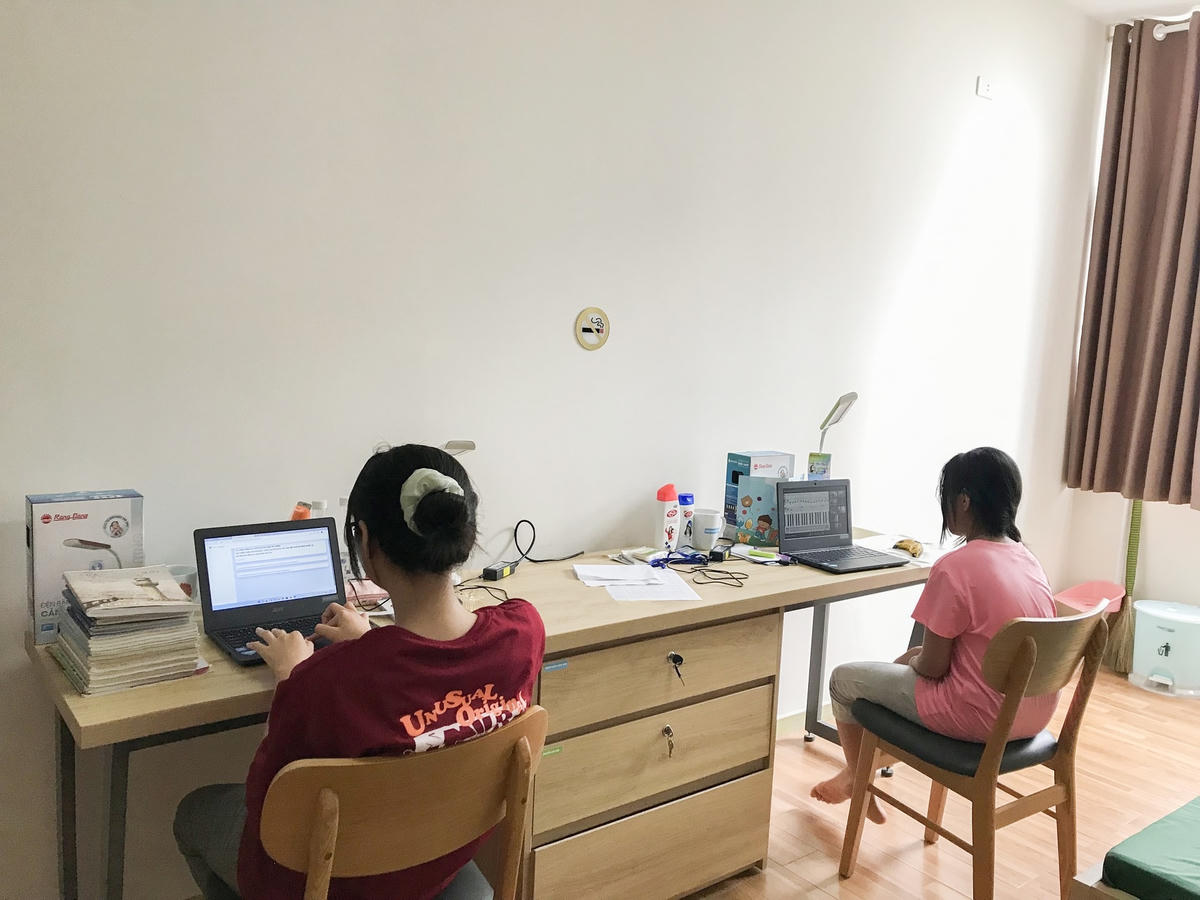 Không gian sinh hoạt riêng của trẻ mồ côi do Covid-19. Ảnh FPT.