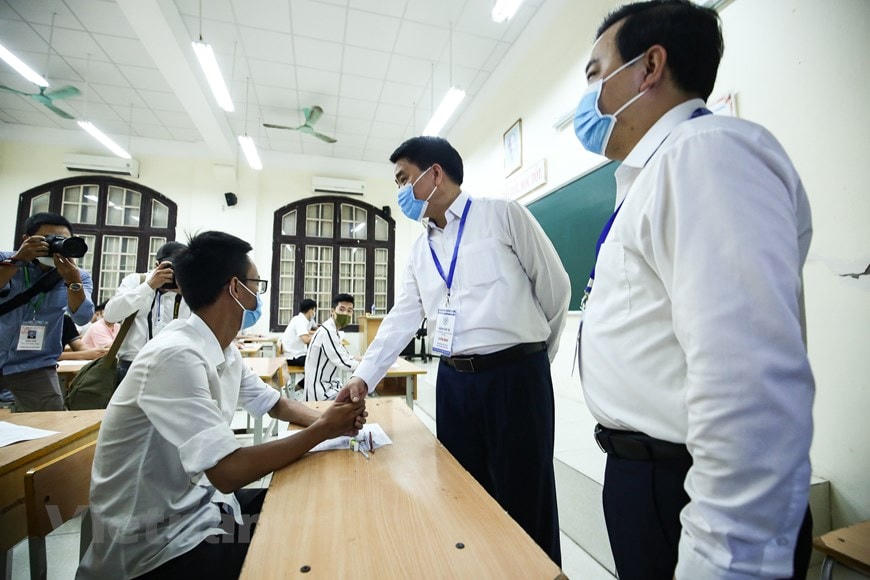 [Ảnh] Thi tốt nghiệp THPT ở nơi có ca nhiễm Covid-19 mới tại Hà Nội