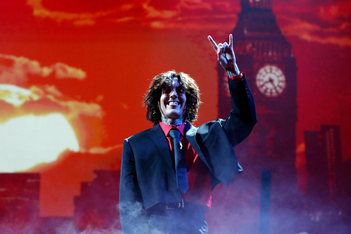Oliver Sykes kết hợp với Ed Sheeran với ca khúc làm mưa làm gió năm vừa qua -  Bad Habits. Ảnh: JMEnternational / Getty Images.
