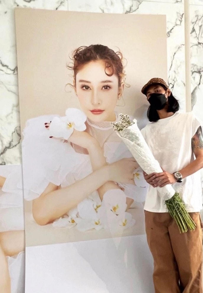 Đau xót nhìn hình ảnh trong tang lễ diễn viên 'Chiếc lá cuốn bay'