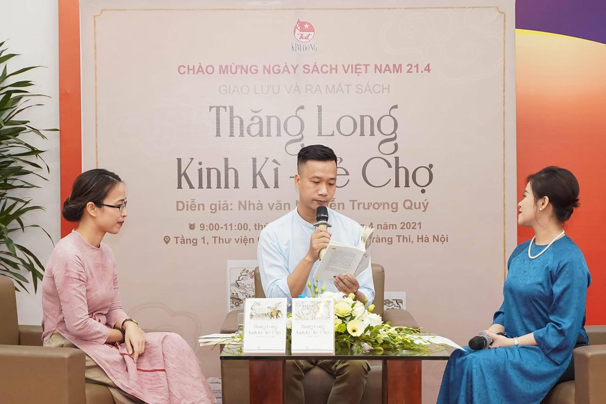 Nhà văn Trương Quý (giữa) cùng Thạc sĩ Hoàng Thanh Thủy (trái) tại buổi giao lưu.