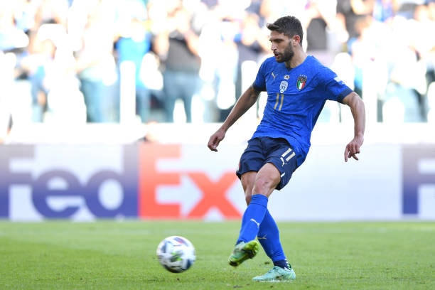 Berardi nâng tỉ số lên 2-0 trên chấm 11m.