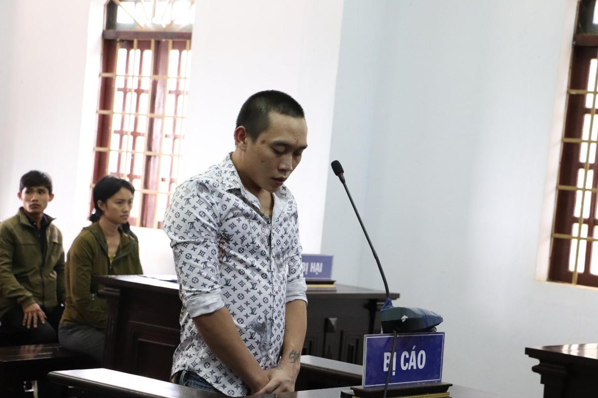 Đối tượng Nguyễn Văn Phúc tại phiên tòa.