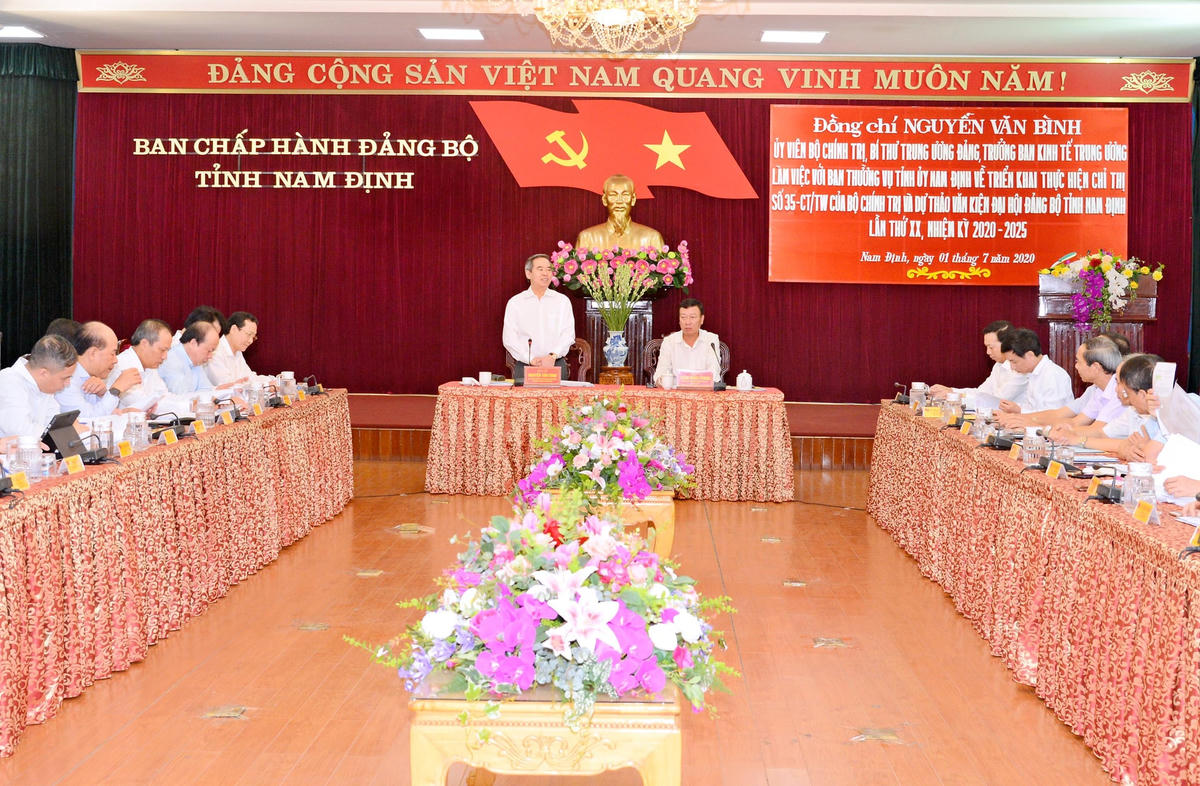 Quang cảnh buổi làm việc.