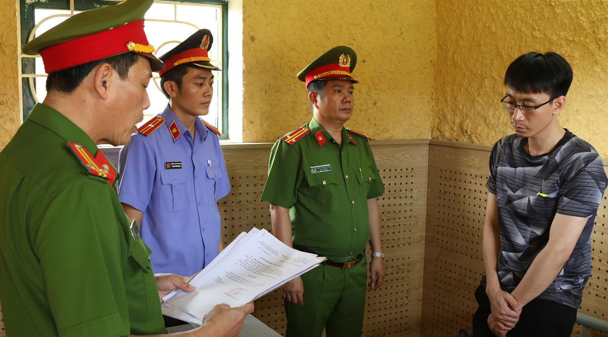 Khởi tố và tạm giam Dương Minh Phú, nhân viên ngân hàng BIDV về hành vi lừa đảo, chiếm đoạt tài sản.