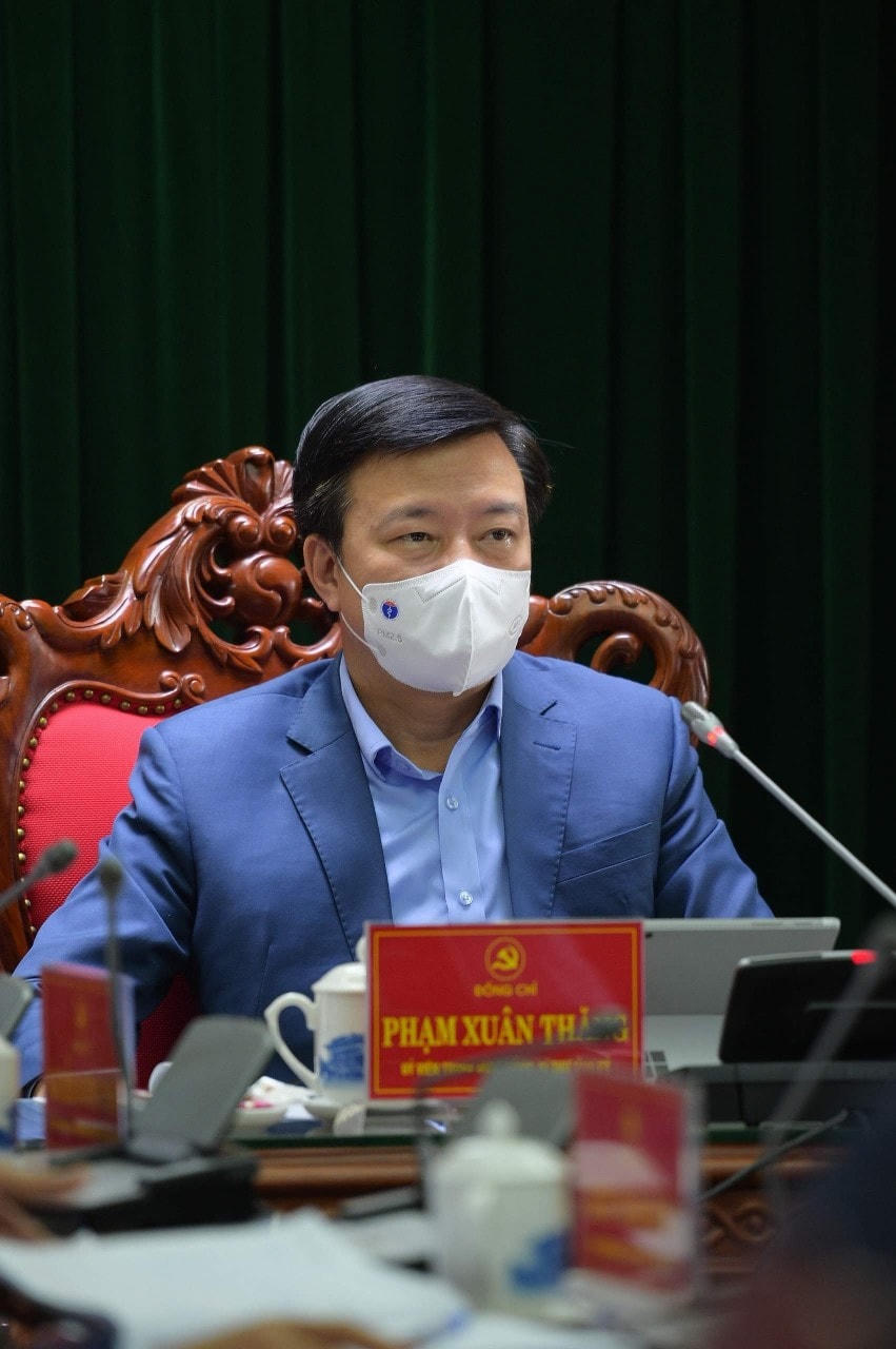 Bí thư Tỉnh uỷ Hải Dương Phạm Xuân Thăng nhất trí thành lập 4 trung tâm hồi sức cấp cứu để đáp ứng yêu cầu điều trị bệnh nhân Covid-19 nặng. 