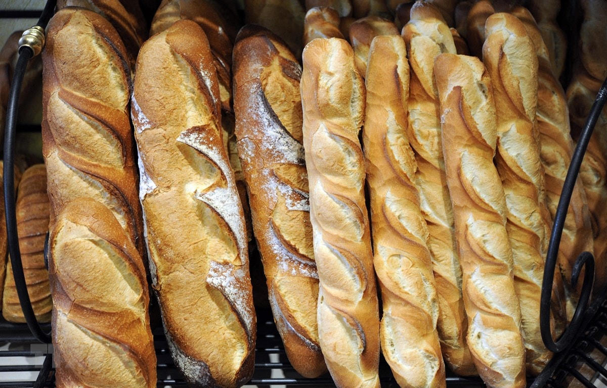 Bánh mỳ baguette tại Paris, Pháp. Ảnh: AFP/TTXVN).
