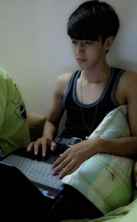 Diễn viên Bình An đăng tải hình ảnh nhiều năm về trước,anh vẫn giữ được khuôn mặt điển trai với sống mũi cao.