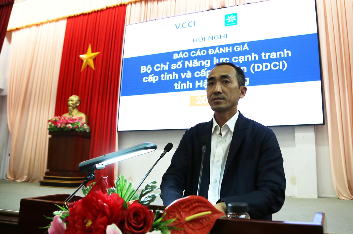 Ông Nguyễn Phương Lam, Giám đốc VCCI chi nhánh Cần Thơ thông tin tại hội nghị. 