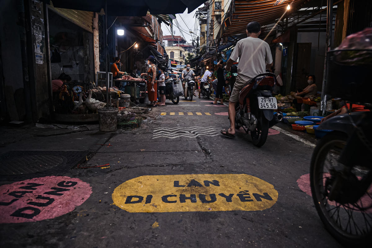 Theo chia sẻ của một số tiểu thương, đoạn đường này được hoàn thành cách đây khoảng 3 - 4 ngày.