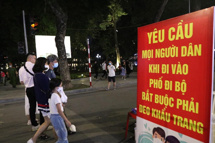 Hà Nội tăng cường các biện pháp chống dịch Covid-19. Ảnh: Lê Phú.