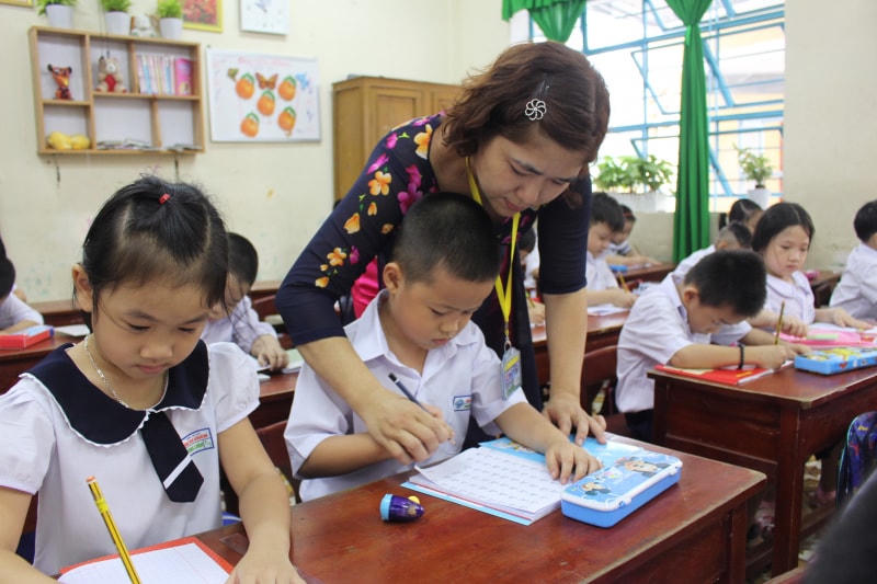 Nhiều bất cập được giáo viên và phụ huynh chỉ ra trong bộ sách lớp 1 mới.