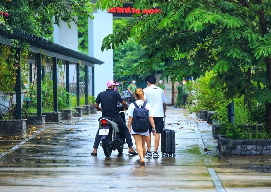 Hiện nhà riêng của người dân tại ngõ 328, 330 đường Nguyễn Trãi, vẫn trong diện phong tỏa, nên từ nơi cách ly, người dân chủ động về nơi ở đã đăng ký, tự theo dõi sức khỏe trong 7 ngày và thực hiện các hướng dẫn về phòng, chống dịch theo quy định. (Ảnh: Tuấn Anh/TTXVN)