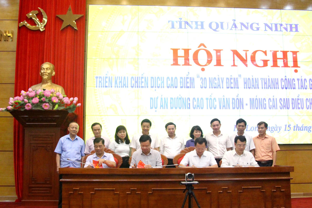 Ban Chỉ đạo chiến dịch cùng với 5 địa phương ký cam kết triển khai thực hiện chiến dịch cao điểm "30 ngày đêm".