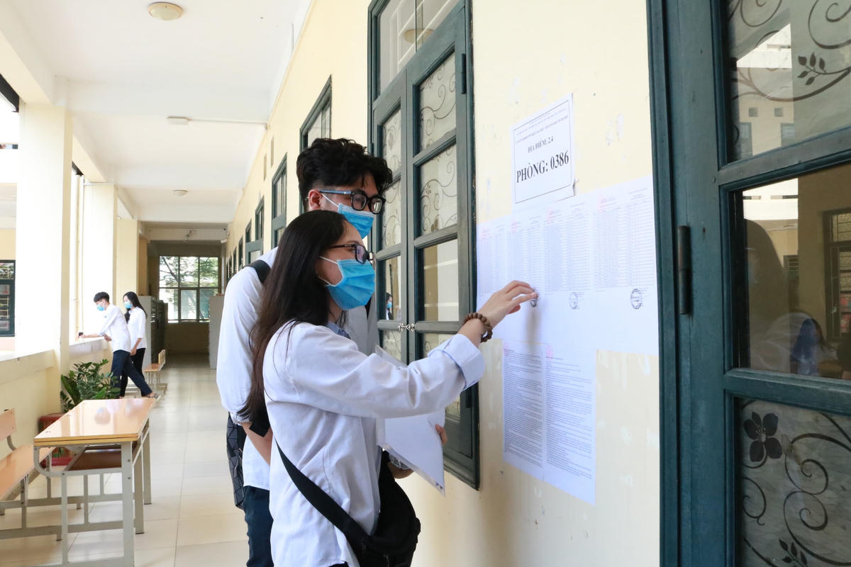 Thí sinh tra cứu thông tin tại Kỳ thi tốt nghiệp THPT 2021.