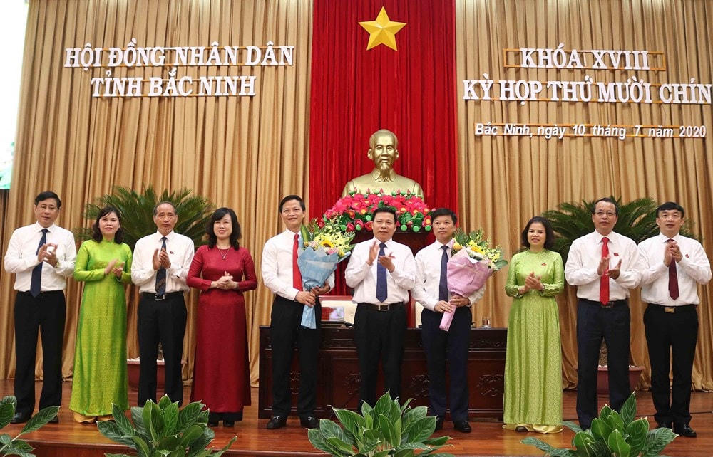 Bắc Ninh đã bầu bổ sung hai Phó Chủ tịch UBND tỉnh nhiệm kỳ 2016-2021 là ông Vương Quốc Tuấn và ông Đào Quang Khải. Ảnh: TTXVN.