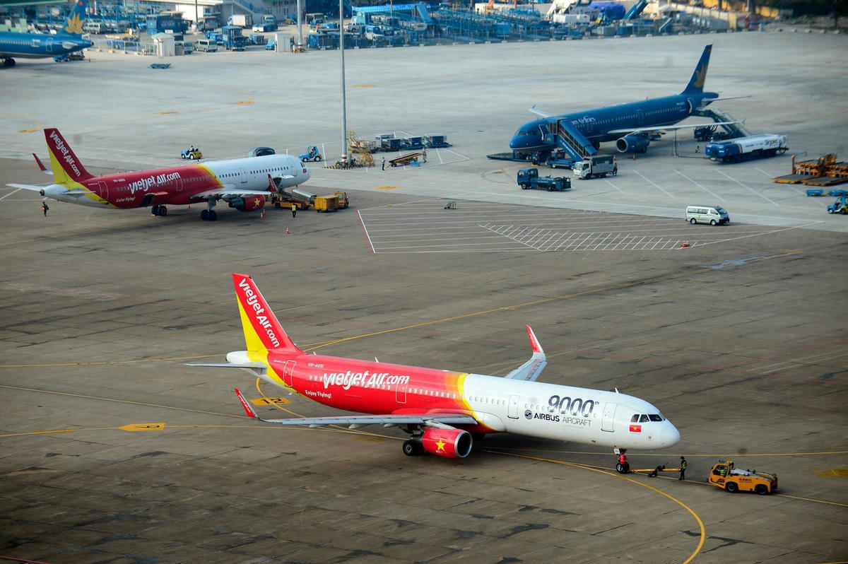 Hàng không liên tiếp gặp khó khăn từ đầu năm 2020 đến nay.