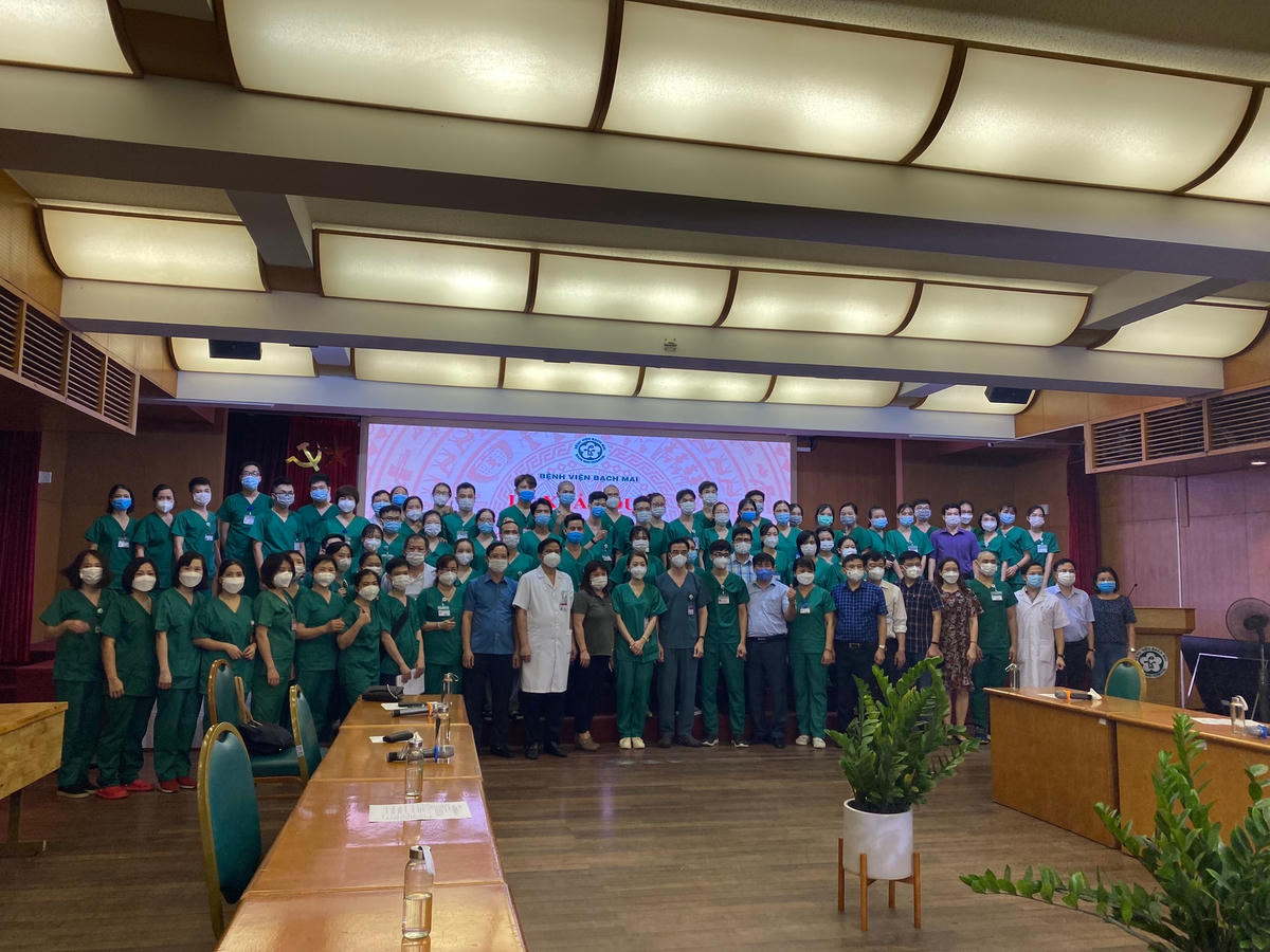 Sinh viên CĐ Y tế Bạch Mai trước giờ xuất quân chi vện TP Hồ Chí Minh chống dịch Covid- 19. Ảnh TL.