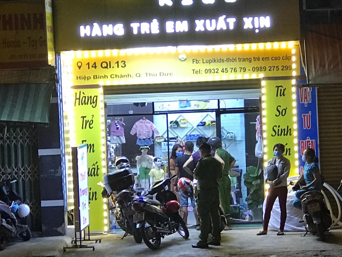 Cửa hàng nơi tên cướp đâm nữ nhân viên.