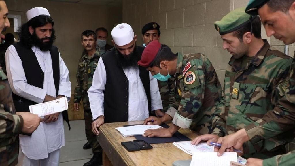 Tù binh Taliban được trả tự do trước cuộc hòa đàm ở Doha. (Nguồn: AP).
