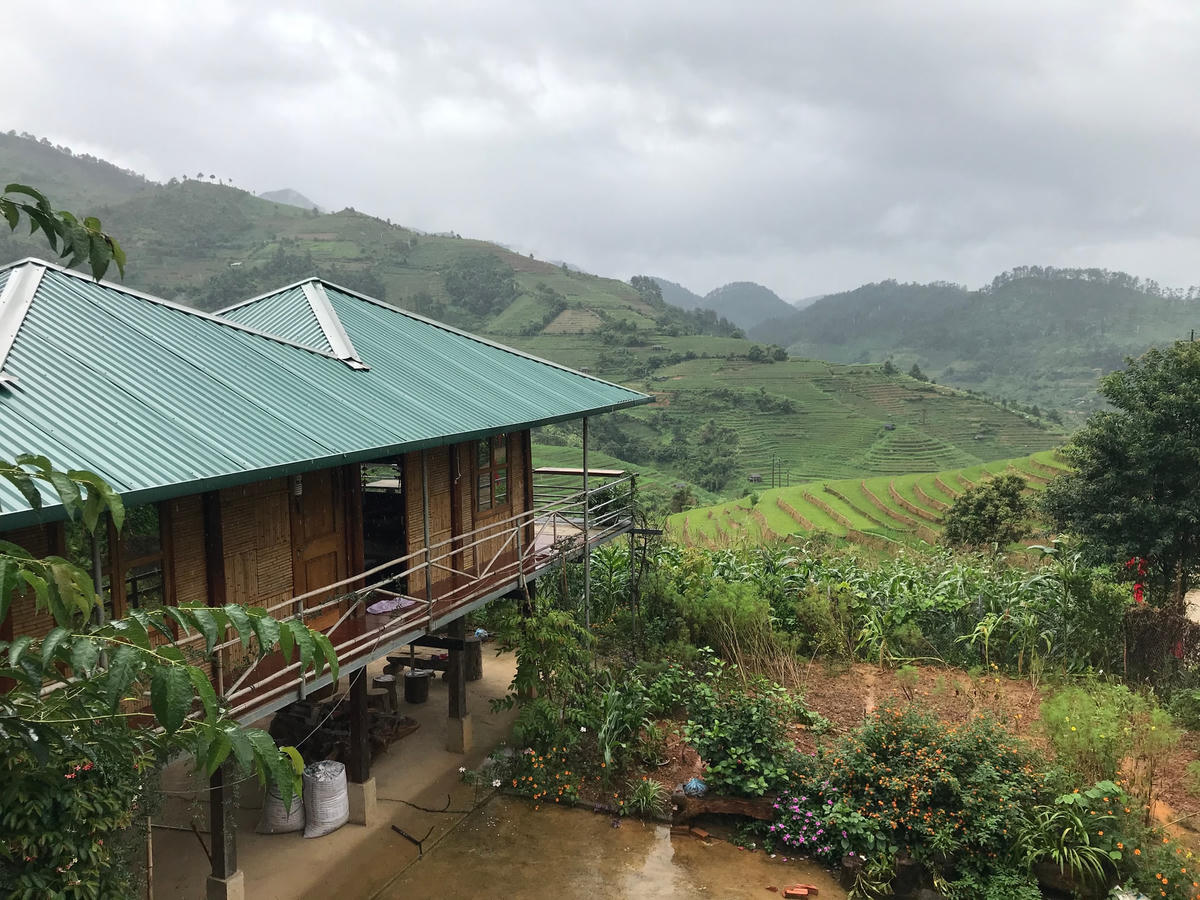  Người Mông dựng homestay ở Mù Cang Chải gặp thuận lợi từ hỗ trợ của Nhà nước và lợi thế vùng núi mát lạnh có danh thắng ruộng bậc thang.