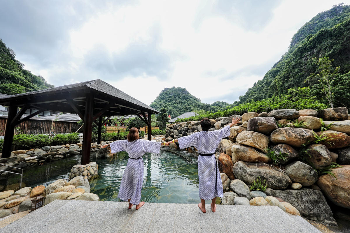 Yoko Onsen Quang Hanh.