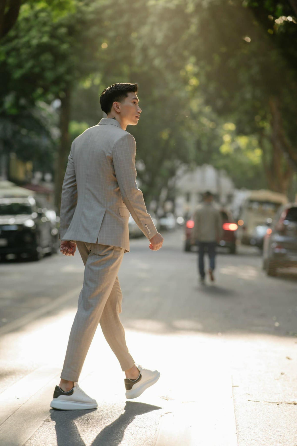 Đoàn Văn Hậu sinh năm 1999, đang chơi cho câu lạc bộ Hà Nội. Anh được gọi vào đội tuyển quốc gia Việt Nam khi mới 18 tuổi và trở thành cầu thủ trẻ nhất tuyển Việt Nam năm 2017. Cầu thủ có mặt trong đội hình giành huy chương vàng Sea Games 2018.