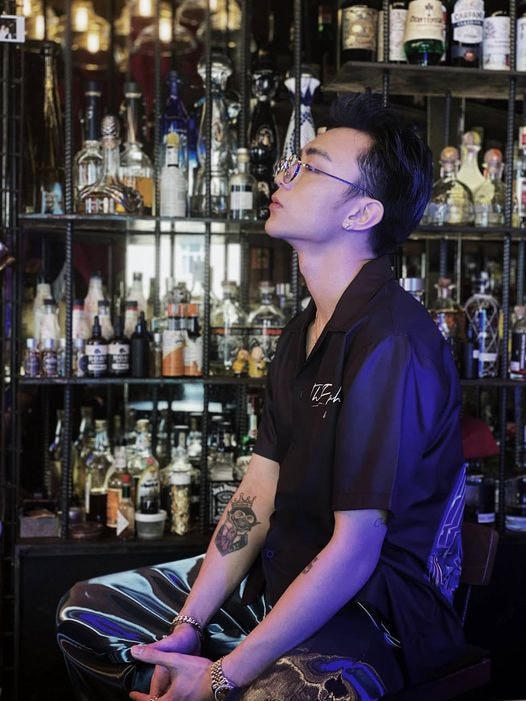 Soobin Hoàng Sơn nhắn nhủ: “Đừng sợ hãi nếu tất cả đều quay lưng lại với bạn, hãy cứ làm điều trái tim mình mong muốn”.  