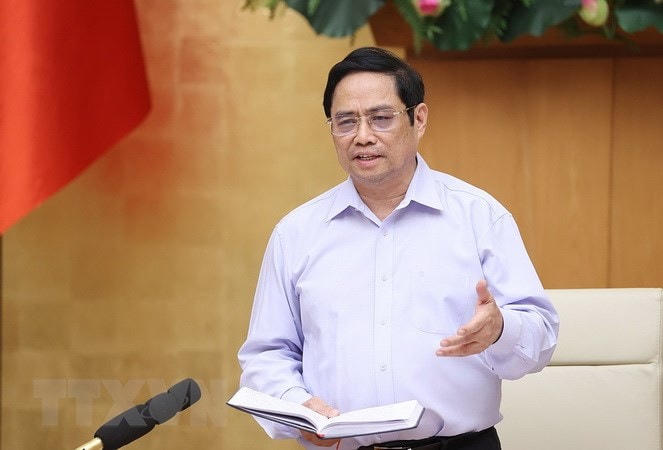 Thủ tướng Phạm Minh Chính nhấn mạnh phương châm lấy xã, phường, thị trấn, nhà máy, xí nghiệp làm “pháo đài”, mỗi người dân là “chiến sĩ” phòng chống dịch Covid-19. (Ảnh: Dương Giang/TTXVN).