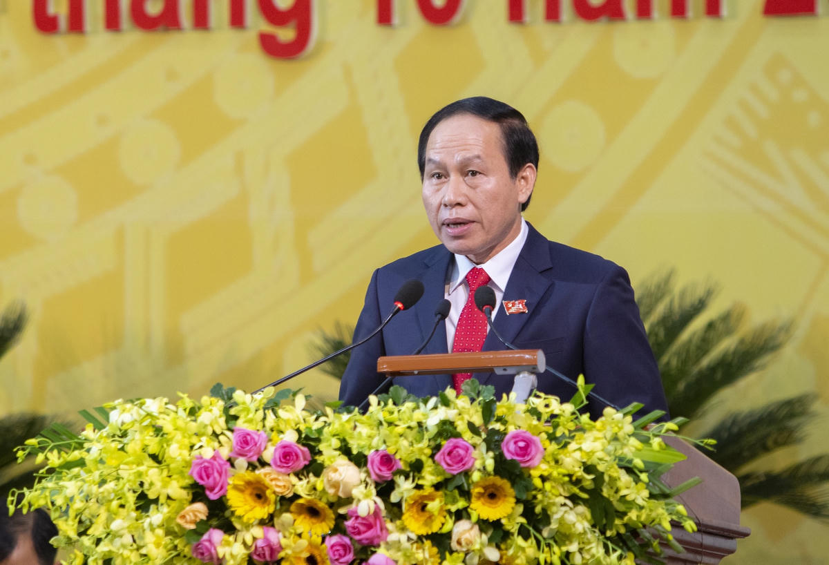 Ông Lê Tiến Châu, Bí thư Tỉnh ủy, Chủ tịch UBND tỉnh Hậu Giang báo cáo tại Đại hội.