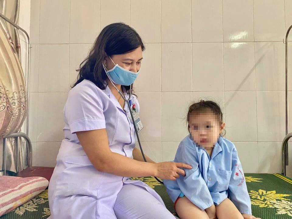 Sau khi nội soi gắp dị vật ra, bệnh nhi đã khỏe mạnh, ăn uống bình thường.