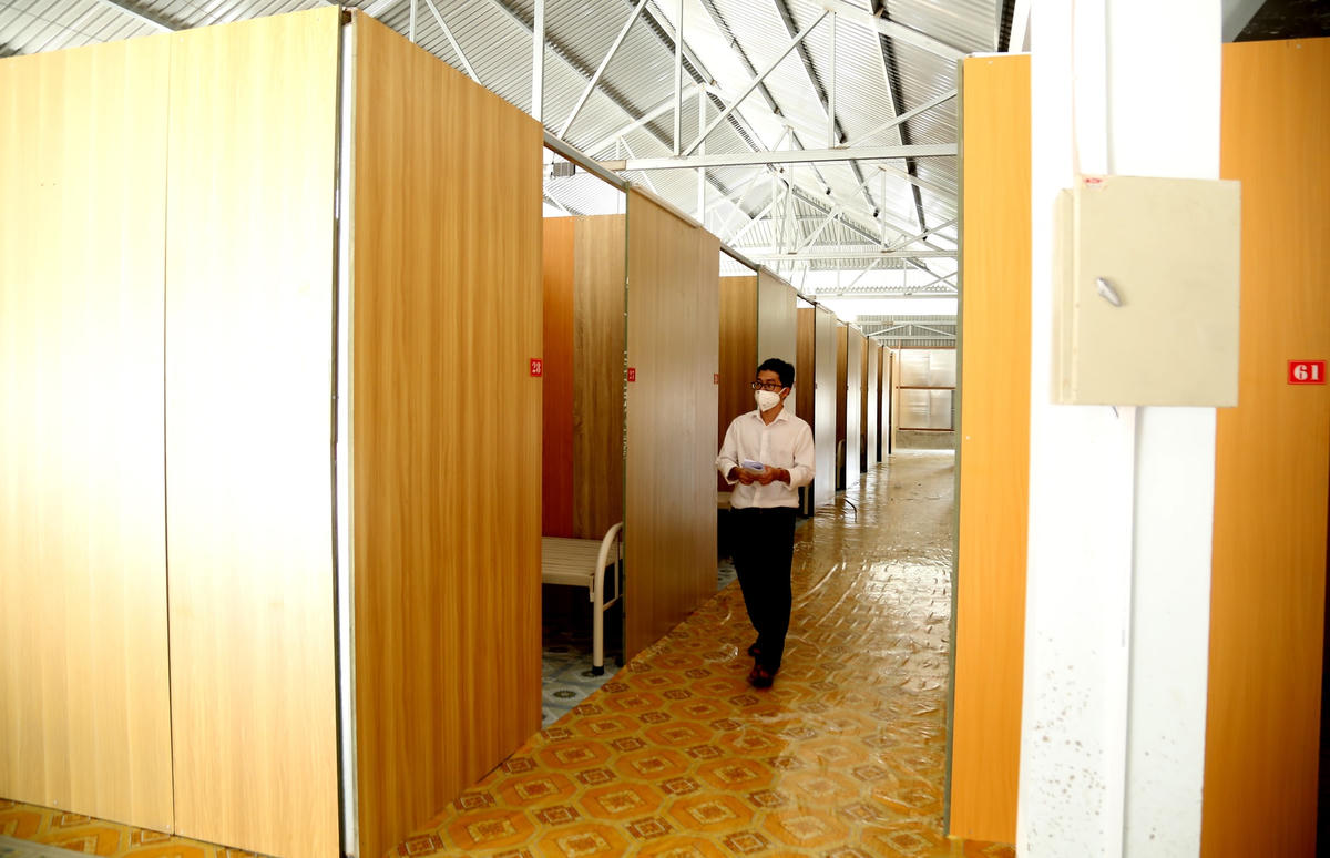 Khu B của Bệnh viện dã chiến số 1 cũng trong khuôn viên Trường chính trị TP Cần Thơ được chuẩn bị đầy đủ các dụng cụ thiết yếu.  